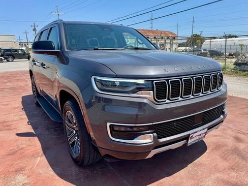 Used 2024 Jeep Wagoneer Series II w/ Flexible Seating Group RWD image 3