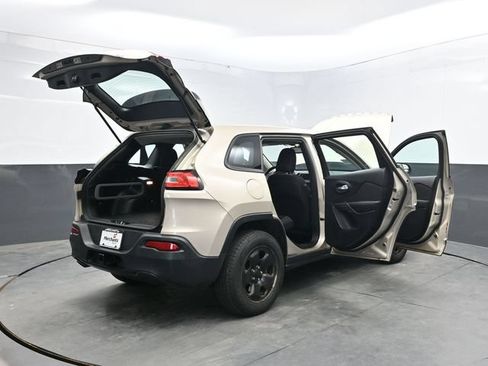 Used 2015 Jeep Cherokee Sport w/ Cold Weather Group AWD/4WD image 48
