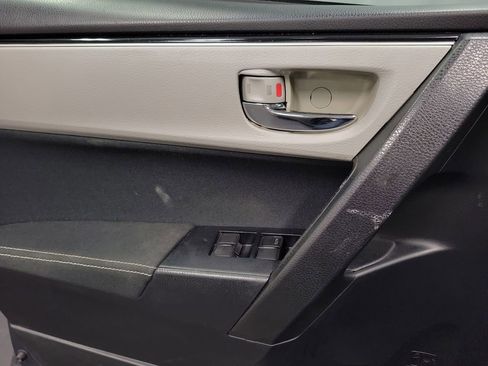 Used 2017 Toyota Corolla LE image 18