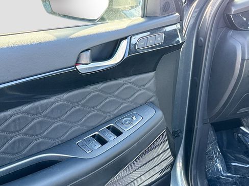 Used 2022 Hyundai Palisade Calligraphy image 8