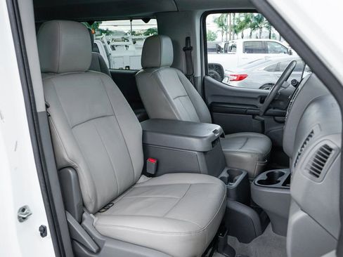 Used 2021 Nissan NV 3500 SL image 40