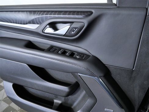 Used 2022 GMC Yukon XL Denali image 28