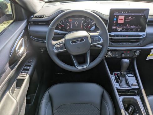 New 2026 Jeep Compass Latitude image 14