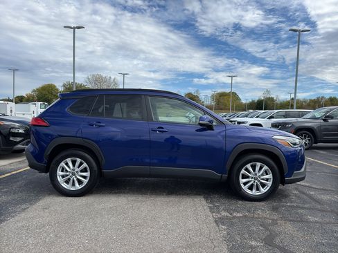 Used 2022 Toyota Corolla Cross LE image 4