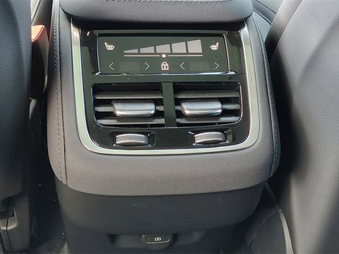 New 2026 Volvo XC90 B6 Plus w/ Protection Package Premier image 30