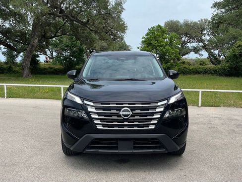 Used 2025 Nissan Rogue SV FWD image 2