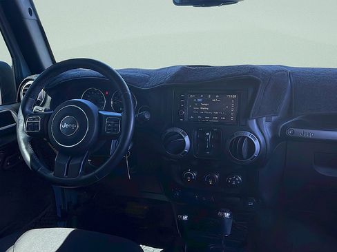 Used 2015 Jeep Wrangler Unlimited Sport w/ Quick Order Package 24S AWD/4WD image 24
