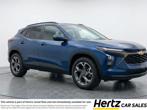 Used 2025 Chevrolet Trax LT FWD image 1