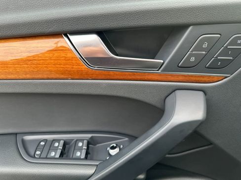 Used 2023 Audi Q5 2.0T Premium w/ Convenience Package image 12