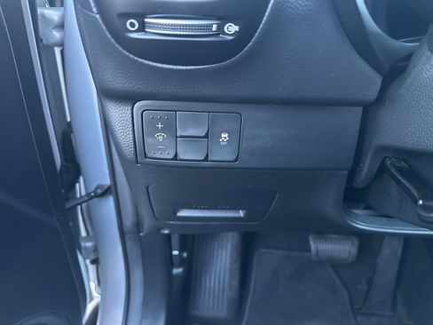 Used 2016 Kia Soul + image 12