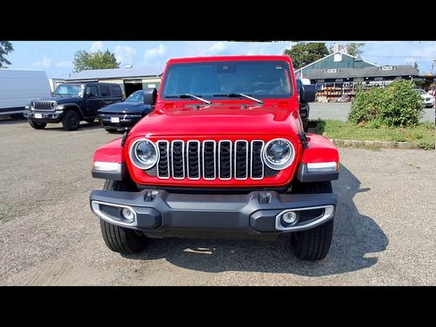 Certified 2025 Jeep Wrangler Unlimited Sahara AWD/4WD image 3