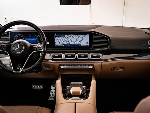 Certified 2024 Mercedes-Benz GLS 580 4MATIC image 31