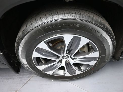 Certified 2020 Toyota Highlander XLE image 13