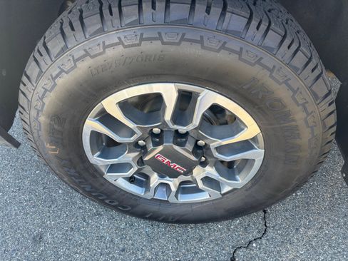 Used 2022 GMC Sierra 2500 SLE w/ SLE Convenience Package image 18