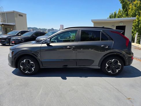 Used 2024 Kia Niro Wind w/ Wind Preserve Package FWD image 6