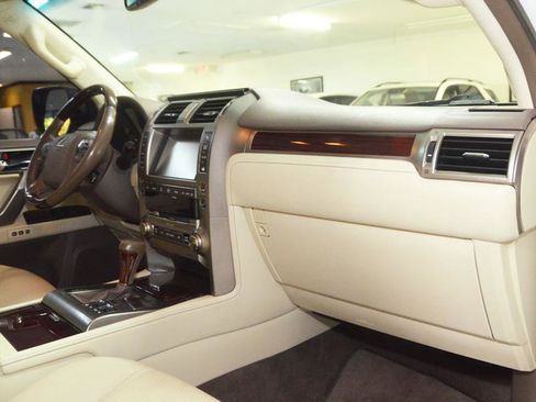 Used 2017 Lexus GX 460 Premium image 25