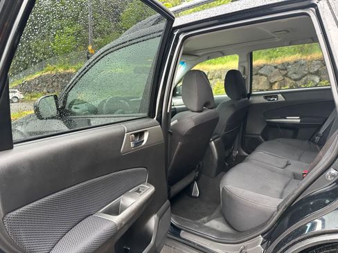 Used 2011 Subaru Forester 2.5X Premium w/ All-Weather Pkg AWD/4WD image 12