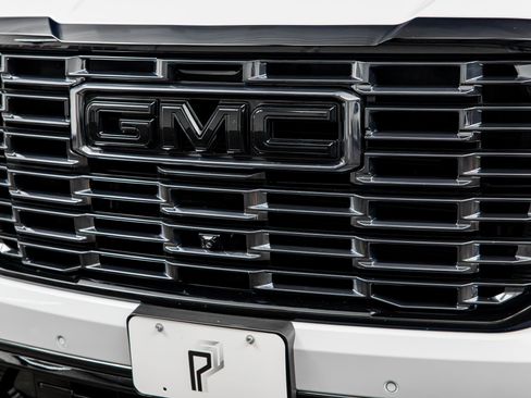 Used 2026 GMC Yukon XL Denali Ultimate w/ LPO, Floor Liner Package AWD/4WD image 4