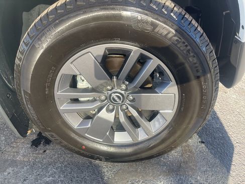 Certified 2025 Nissan Frontier SV w/ SV Convenience Package image 29