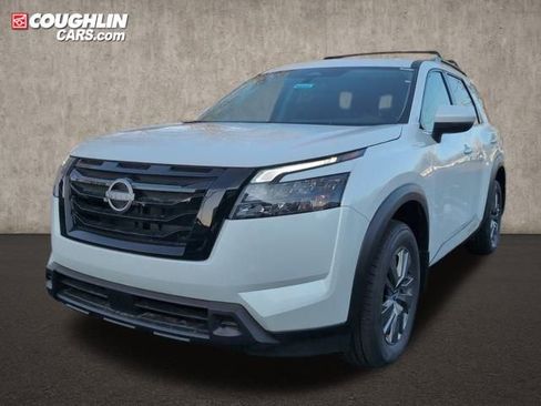 New 2025 Nissan Pathfinder SV w/ Black Appearance Package image 3