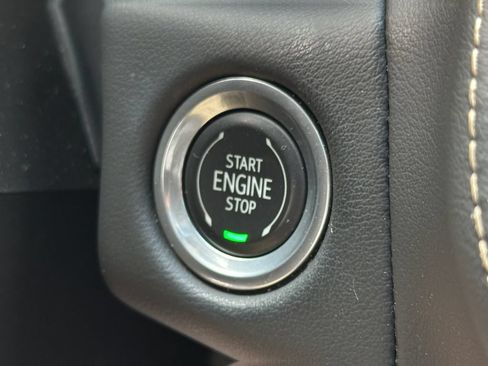 Used 2022 GMC Yukon SLT w/ SLT Premium Package AWD/4WD image 17