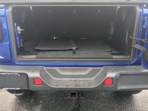 Used 2018 Jeep Wrangler Unlimited Sahara AWD/4WD image 11