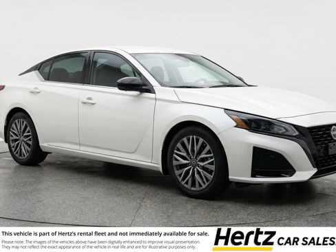 Used 2025 Nissan Altima 2.5 SV FWD image 1