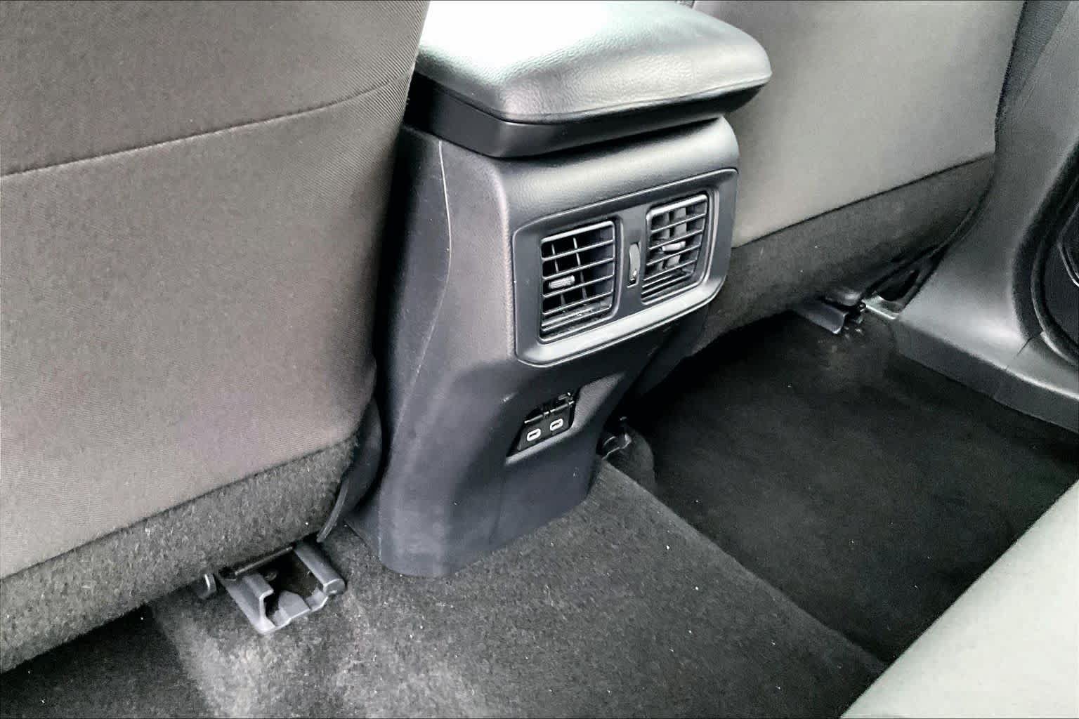 Used 2025 Toyota RAV4 XLE AWD/4WD image 33
