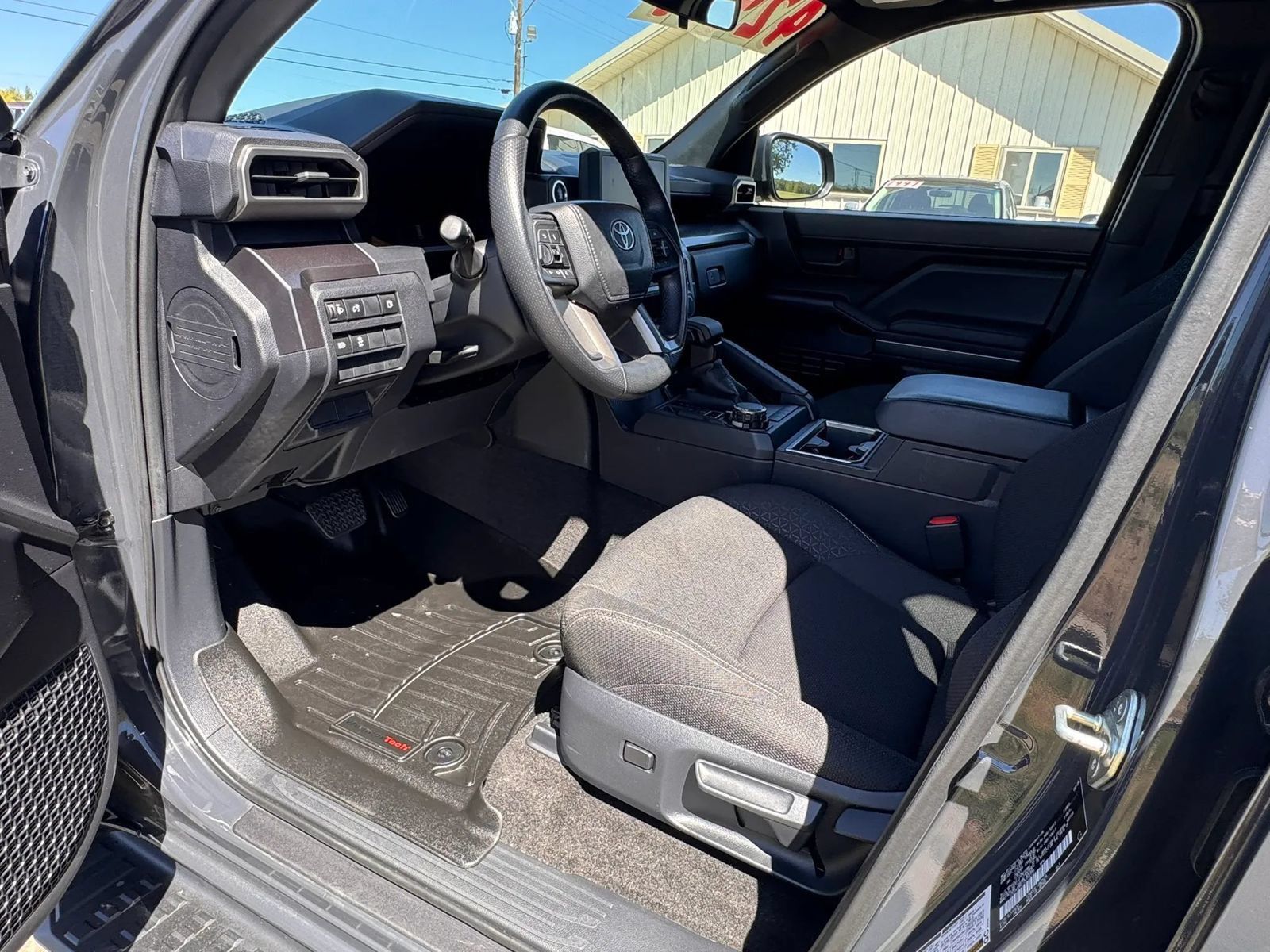 Used 2025 Toyota 4Runner SR5 AWD/4WD image 11