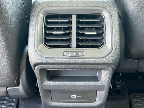 Certified 2024 Volkswagen Taos SE w/ Panoramic Sunroof Package FWD image 51