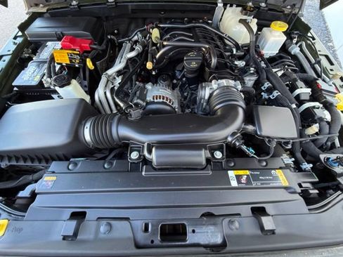 Used 2023 Jeep Gladiator Sport AWD/4WD image 27