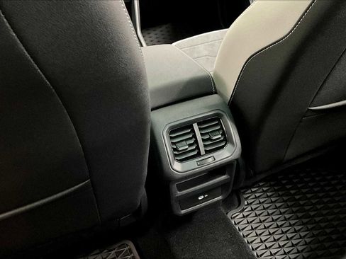 New 2025 Volkswagen Taos SE image 16