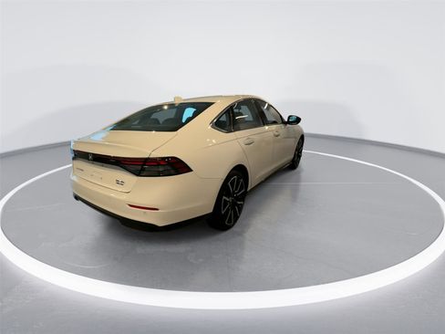 Used 2023 Honda Accord Touring image 6