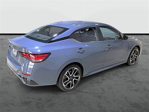 Used 2025 Nissan Sentra SR FWD image 4