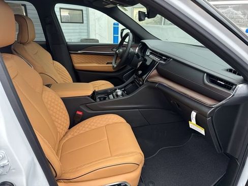 New 2025 Jeep Grand Cherokee L Summit AWD/4WD image 19