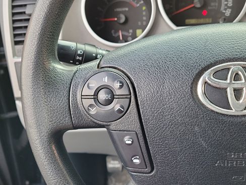 Used 2013 Toyota Tundra 4x4 CrewMax image 22