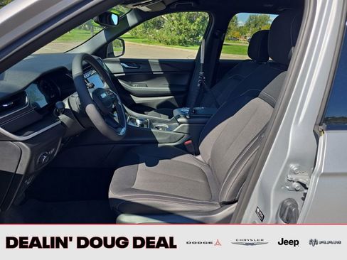 Used 2024 Jeep Grand Cherokee Laredo w/ Luxury Tech Group I image 10