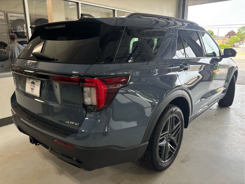 New 2026 Ford Explorer ST-Line w/ ST-Line Street Pack AWD/4WD image 5