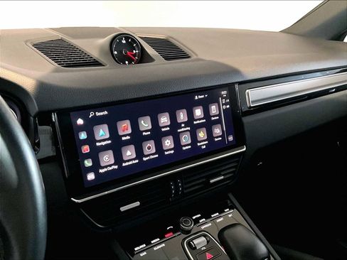 Used 2023 Porsche Cayenne Platinum Edition image 19