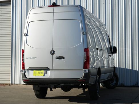Used 2023 Mercedes-Benz Sprinter 2500 image 5