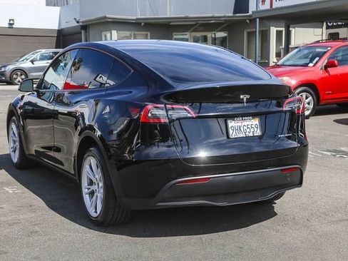 Used 2023 Tesla Model Y Long Range image 8