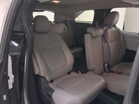Used 2025 Toyota Sienna XLE w/ XLE Plus Package FWD image 60