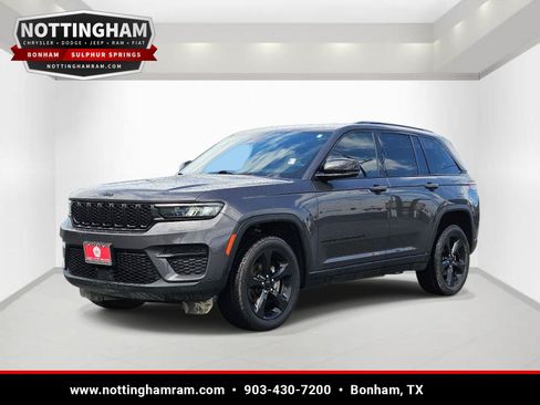 Used 2023 Jeep Grand Cherokee Altitude AWD/4WD image 3
