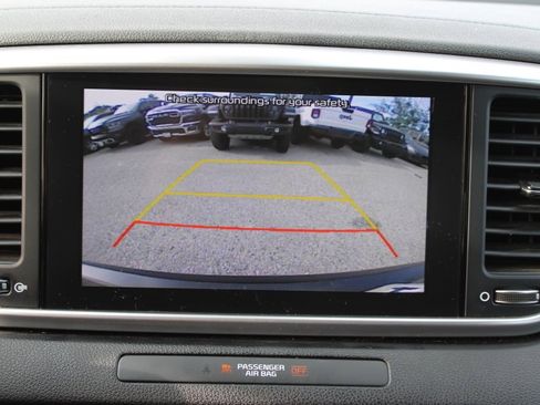 Used 2020 Kia Sportage LX image 19