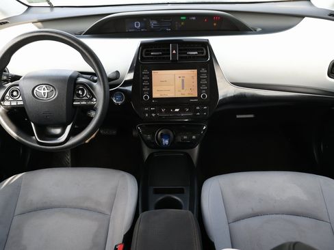 Used 2022 Toyota Prius L Eco image 2