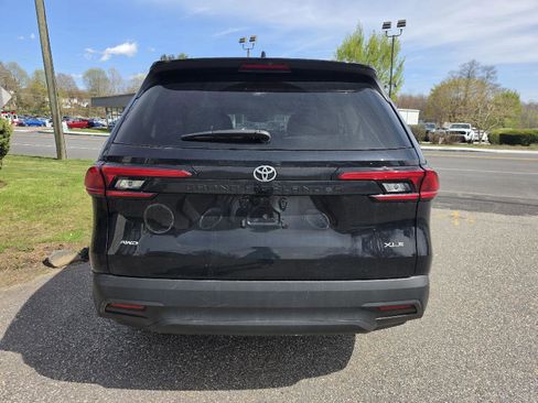 Used 2024 Toyota Grand Highlander XLE AWD/4WD image 4