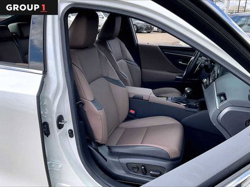 Used 2025 Lexus ES 350 w/ Premium Package image 7