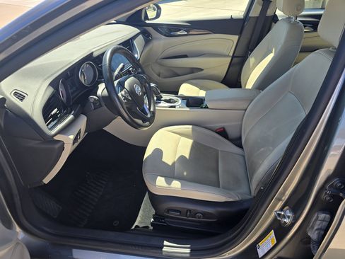 Used 2018 Buick Regal Essence image 11