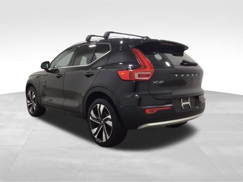 Used 2024 Volvo XC40 B5 Ultimate w/ Climate Package AWD/4WD image 2