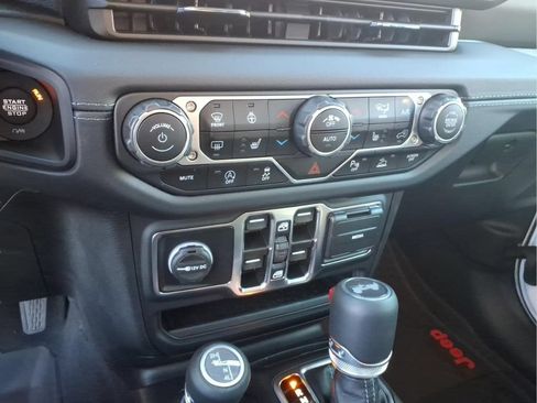 Used 2024 Jeep Wrangler Unlimited Sahara w/ Technology Group AWD/4WD image 28